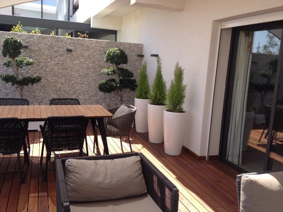 Aménagement extérieur d'une villa par Verthème