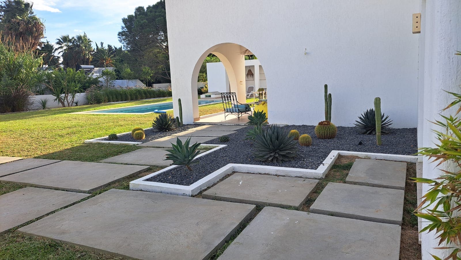 Terrasse végétalisée d'une maison en Tunisie - Verthème